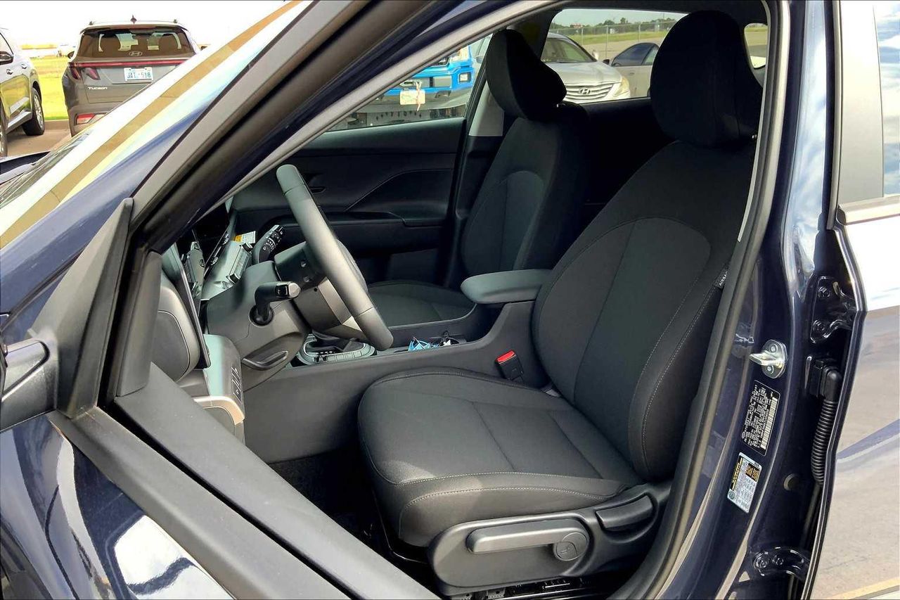 2026 Hyundai Kona SEL photo 6