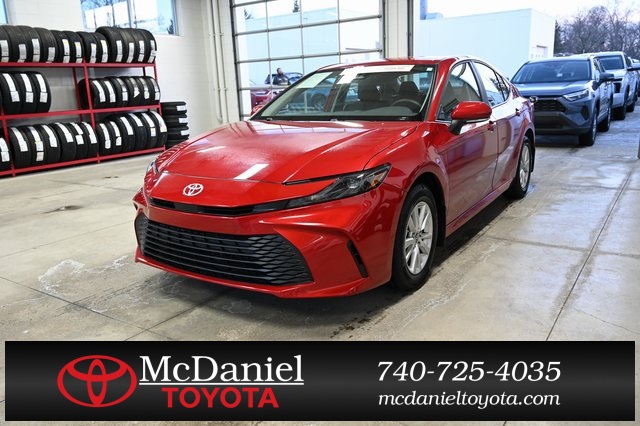 2025 Toyota Camry LE's photo