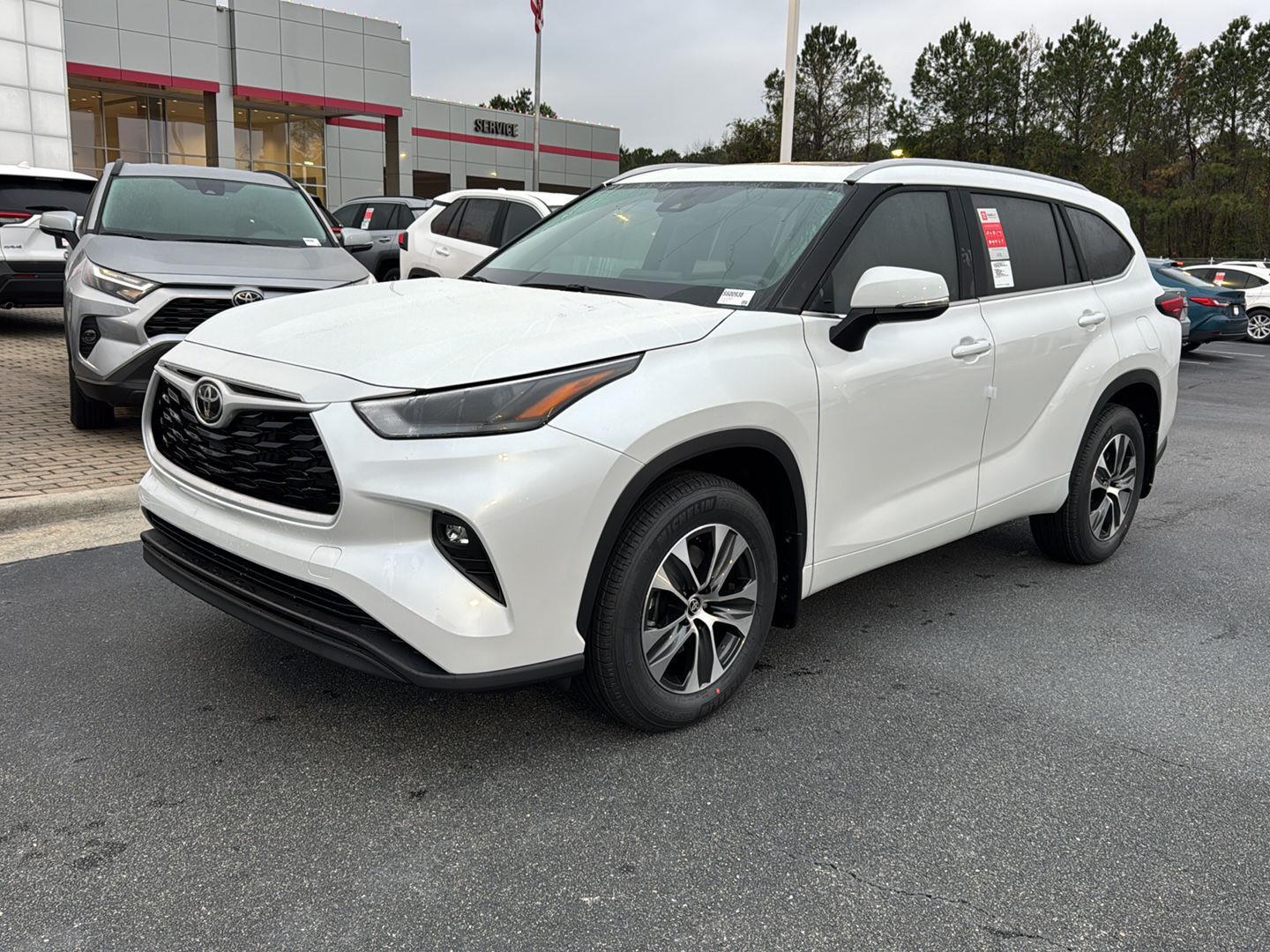 2026 Toyota Highlander XLE's photo