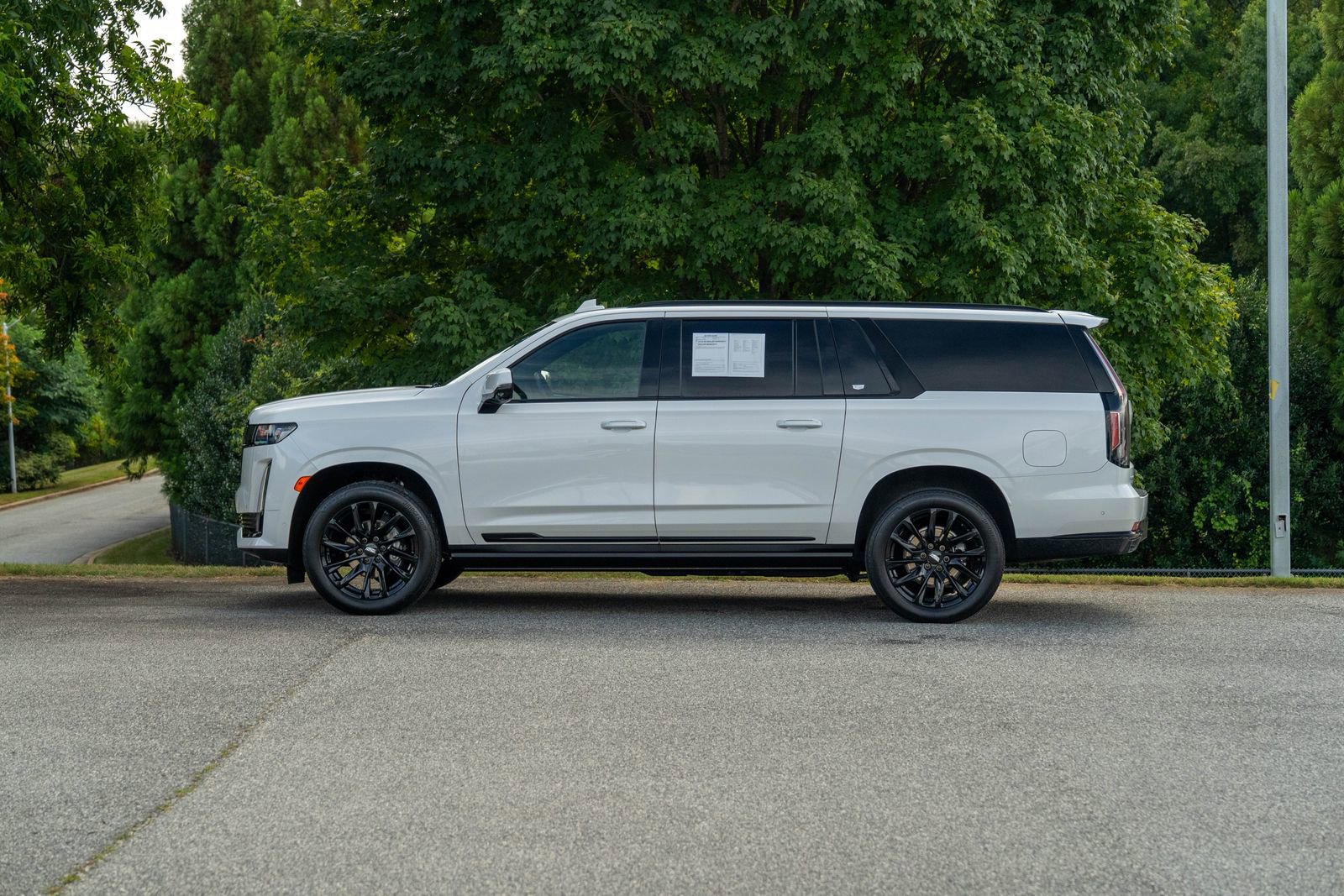 2023 Cadillac Escalade ESV Sport photo 2