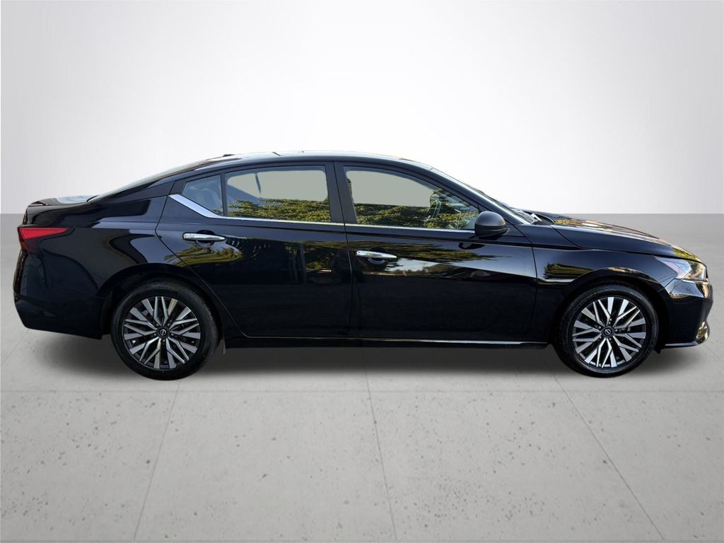 2024 Nissan Altima 2.5 SV photo 6