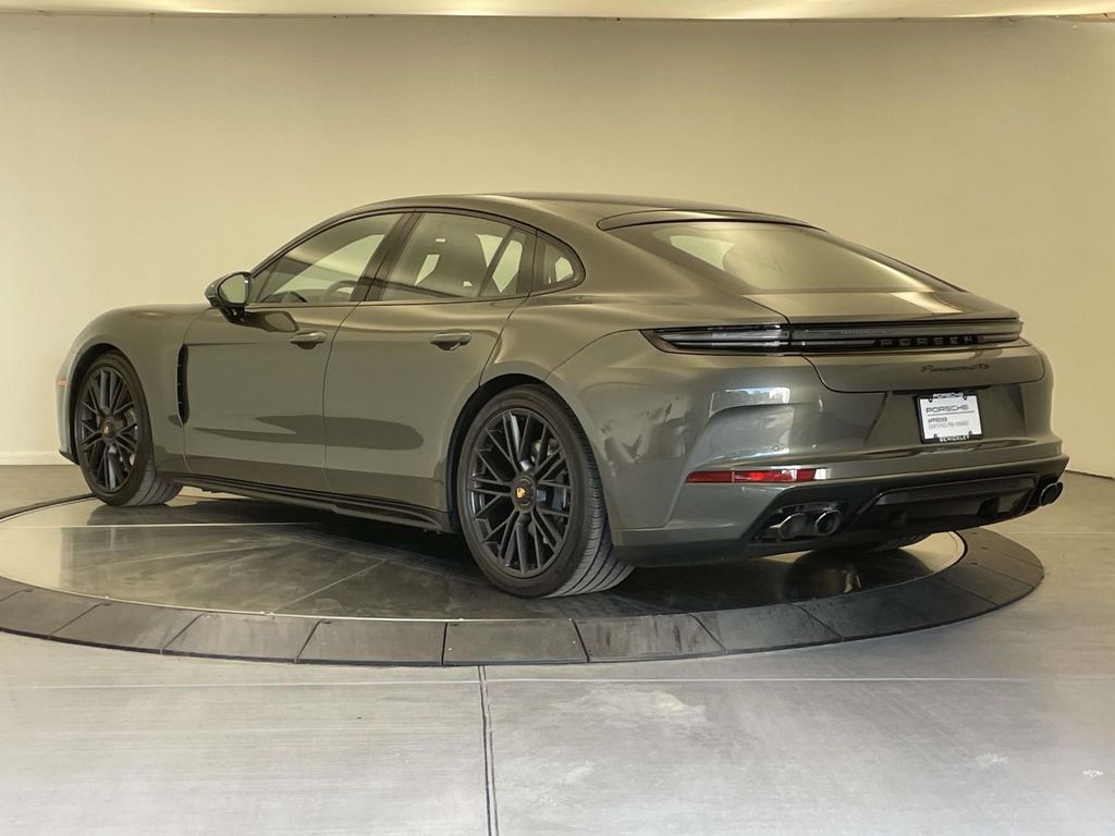 2025 Porsche Panamera GTS photo 3