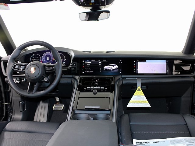 2025 Porsche Panamera 4 photo 13
