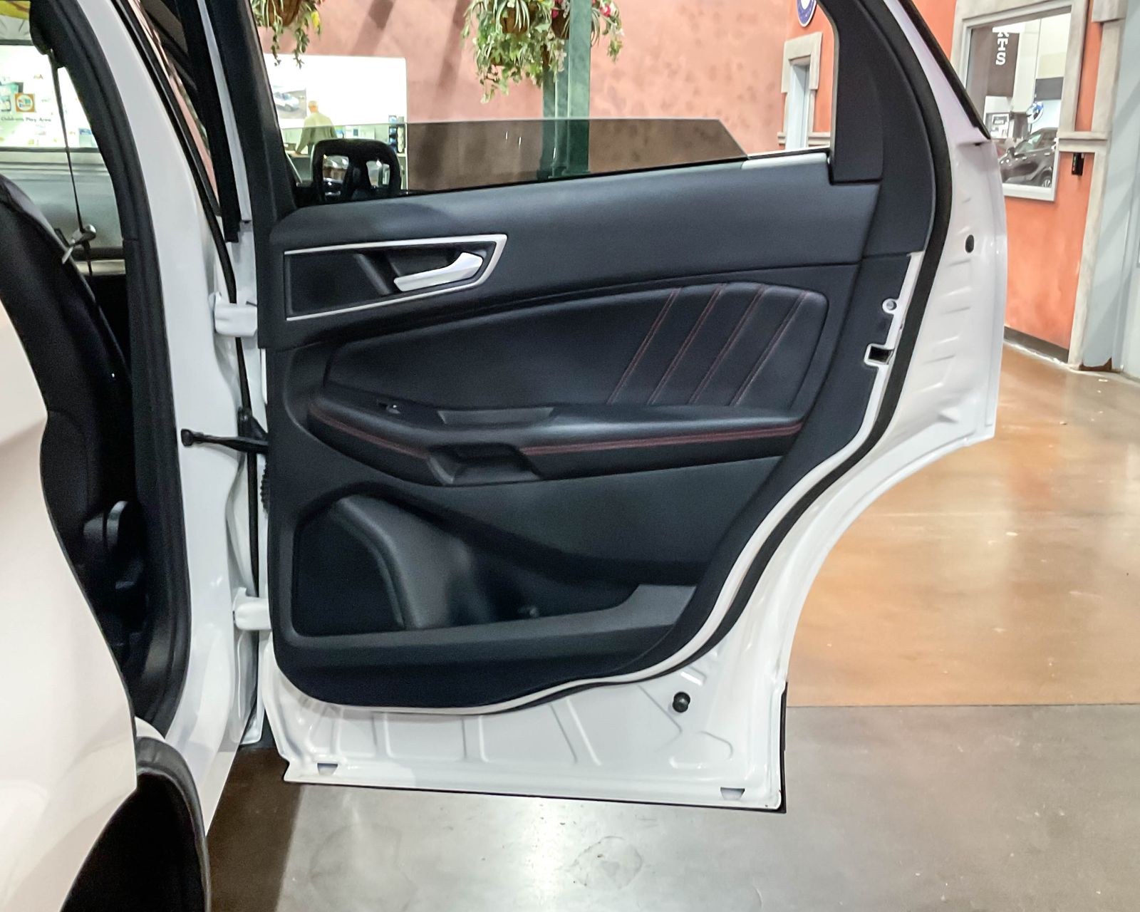 2024 Ford Edge ST photo 17