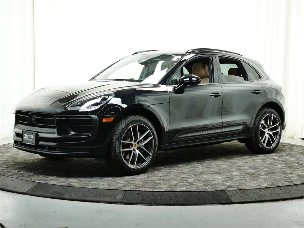 2025 Porsche Macan Base's photo