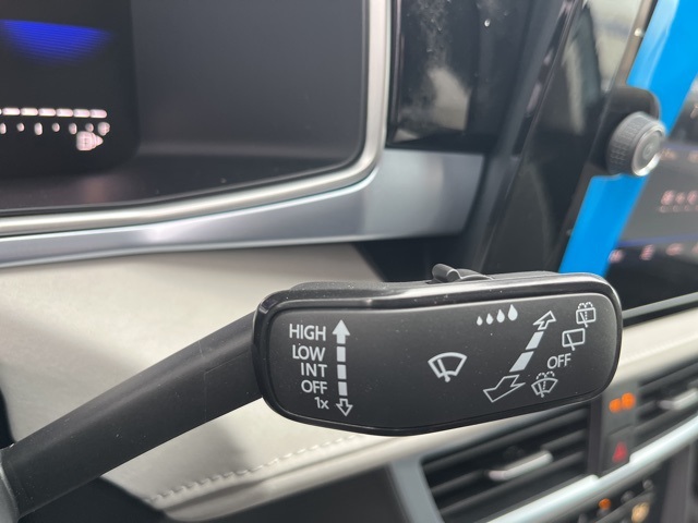 2025 Volkswagen Taos SE photo 15