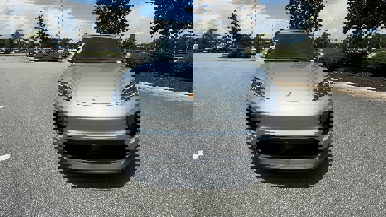 2025 Porsche Macan Electric photo 3
