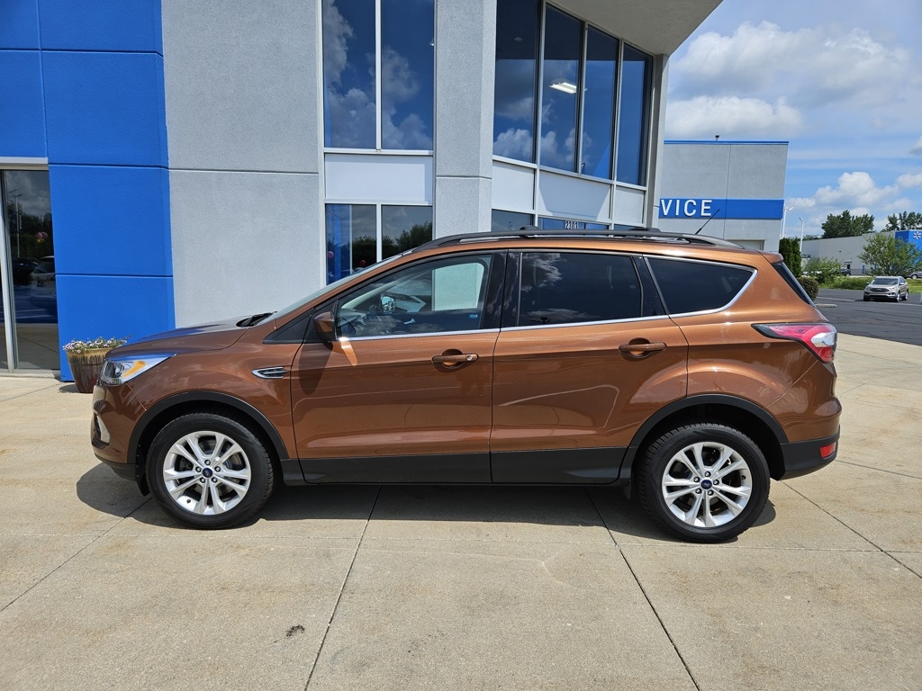 Used 2017 Ford Escape SE with VIN 1FMCU9GD8HUB34401 for sale in Bremen, IN