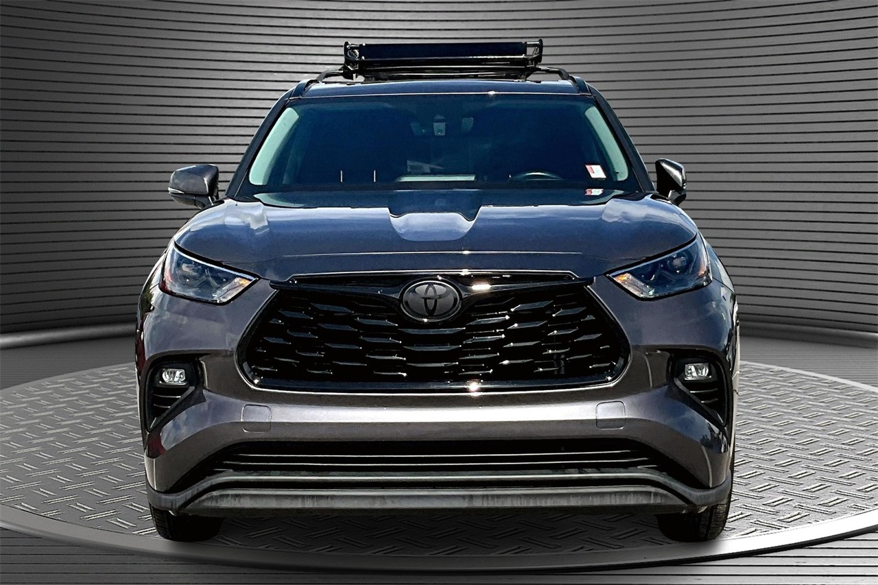 2022 Toyota Highlander XLE photo 2