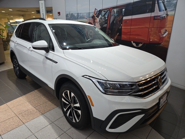 2024 Volkswagen Tiguan S photo 2