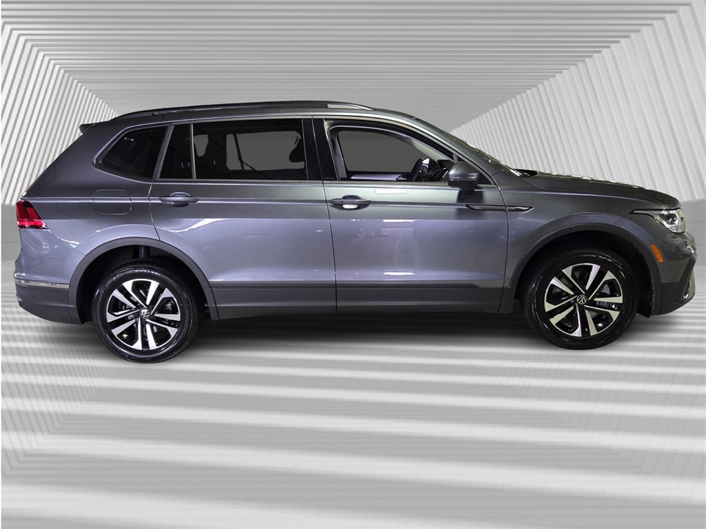 2022 Volkswagen Tiguan S photo 2