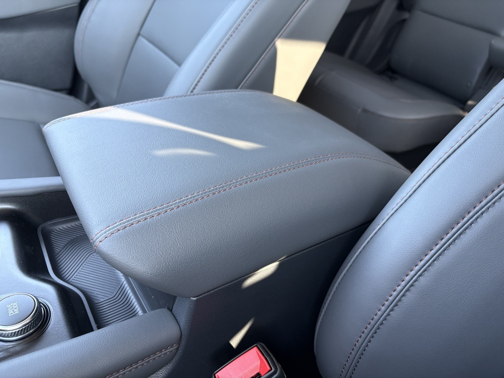 2025 Ford Explorer photo 12