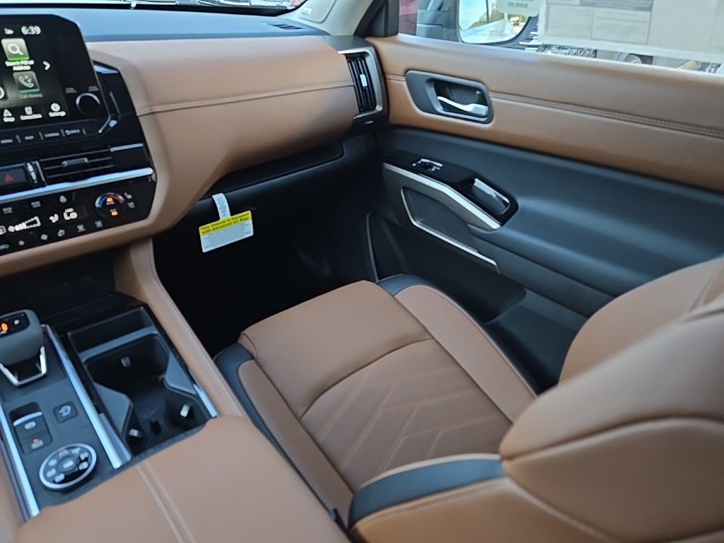 2025 Nissan Pathfinder Platinum photo 19