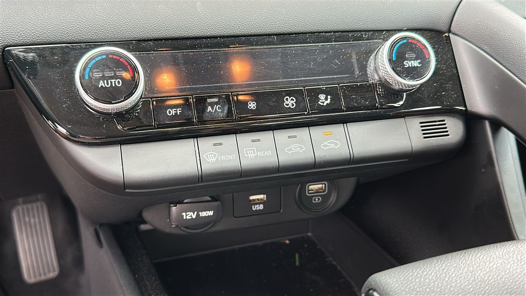 2023 Hyundai Elantra SEL photo 17