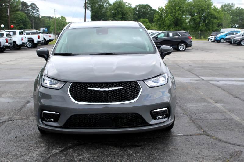 2023 Chrysler Pacifica Touring L photo 3