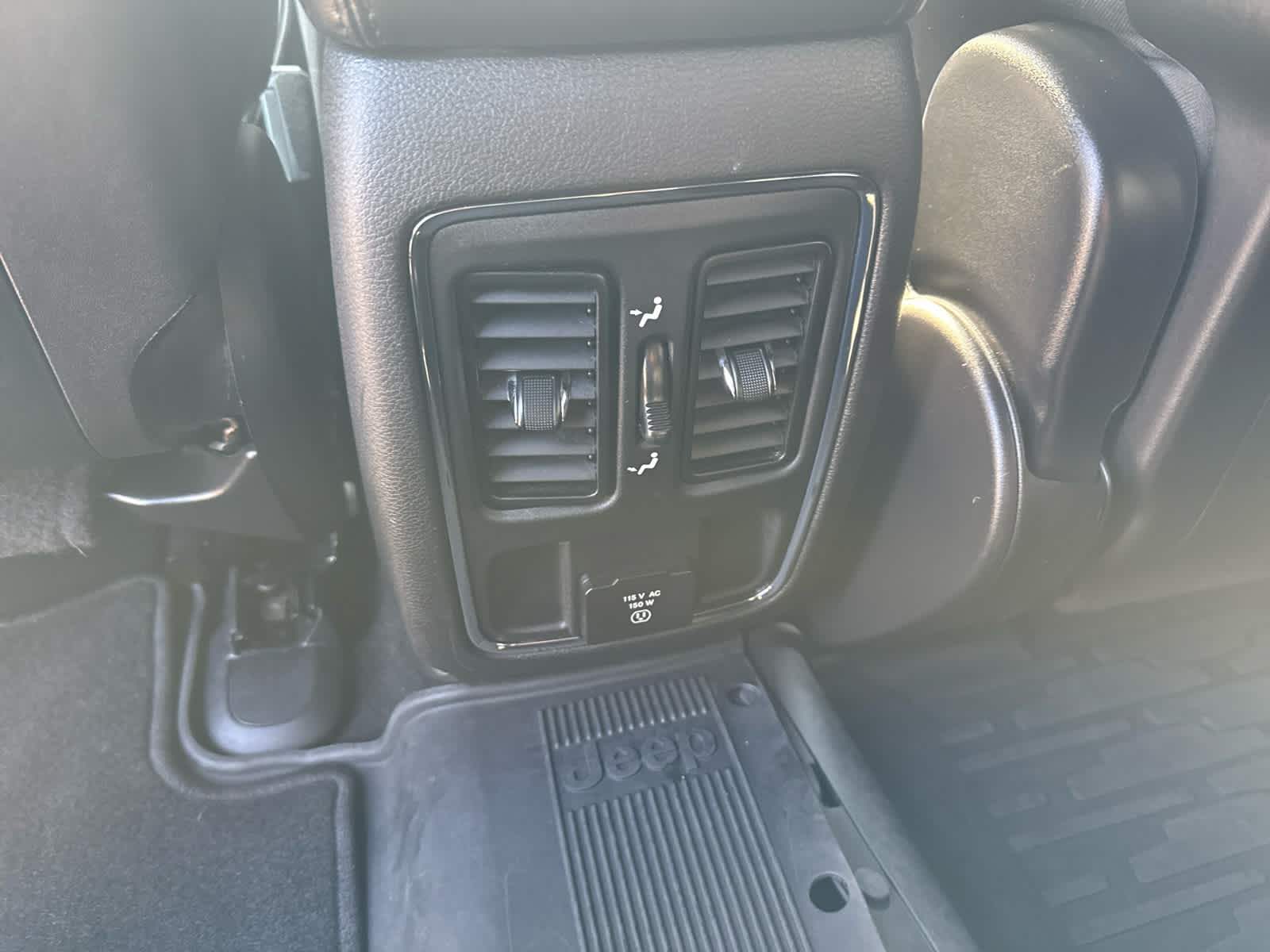 2021 Jeep Grand Cherokee Laredo X photo 13