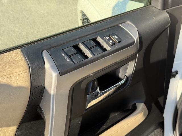 2016 Toyota 4Runner SR5 Premium photo 11