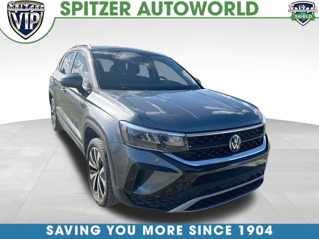 2022 Volkswagen Taos SE's photo