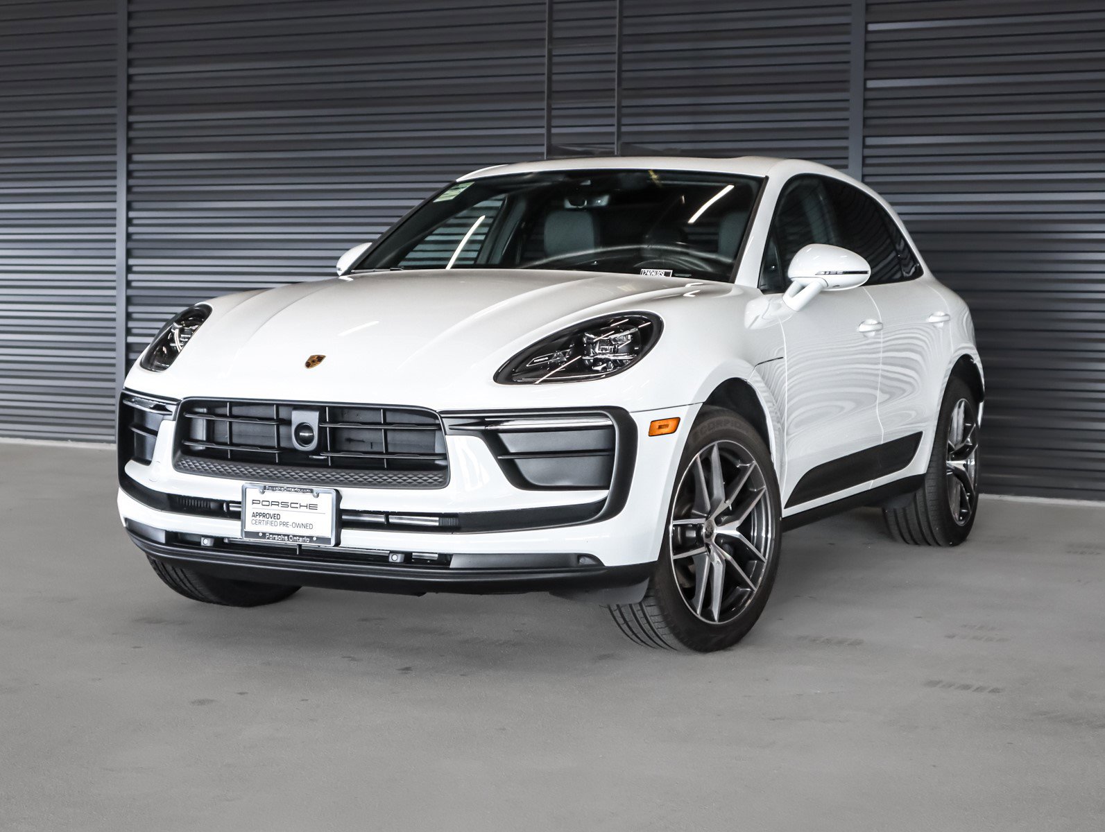 2025 Porsche Macan's photo