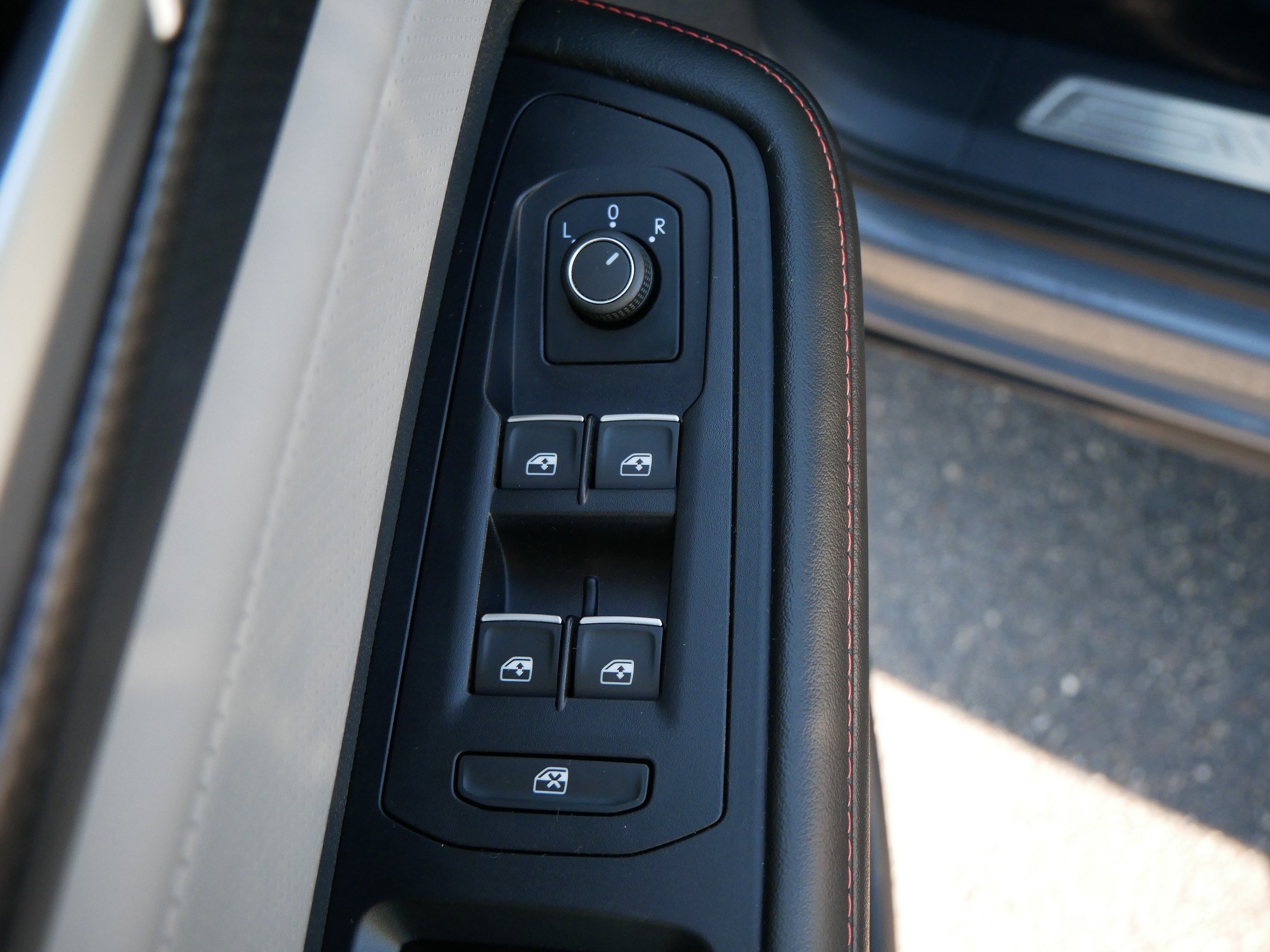 2024 Volkswagen Atlas Peak Edition SEL photo 19