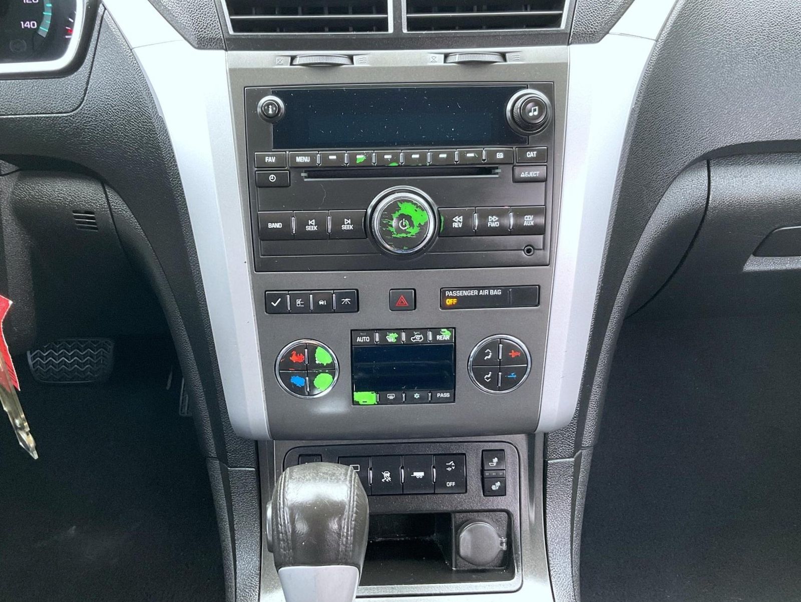 2011 Chevrolet Traverse 2LT photo 12