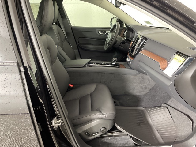 2024 Volvo XC60 photo 39