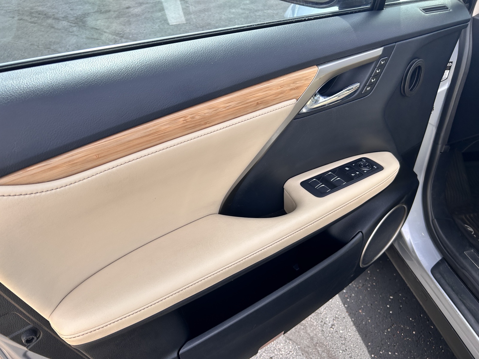 2022 Lexus RX 350L photo 22
