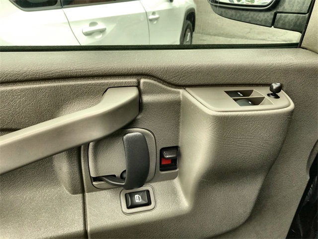 2023 Chevrolet Express 3500 LS photo 5