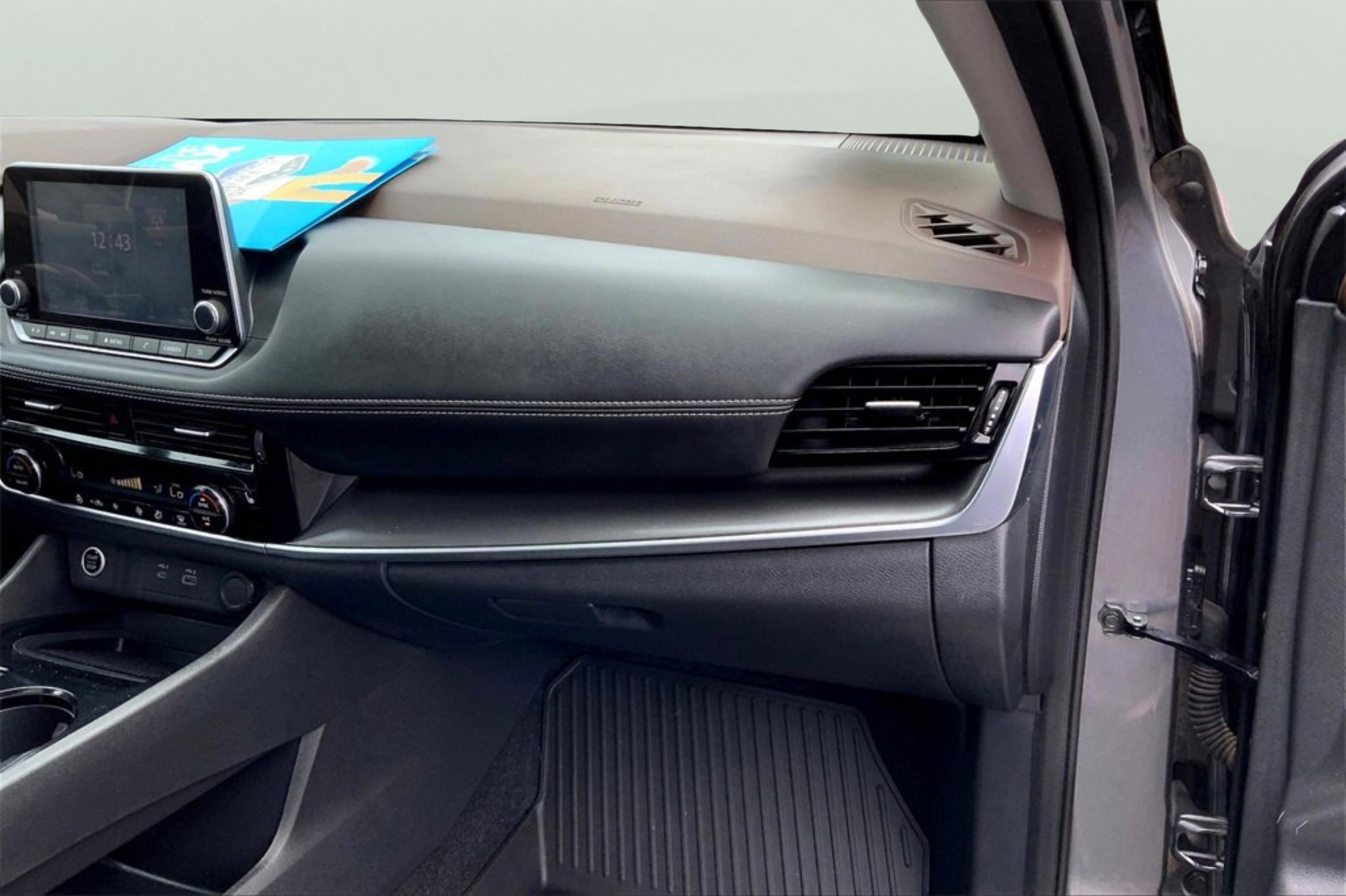 2021 Nissan Rogue SV photo 14