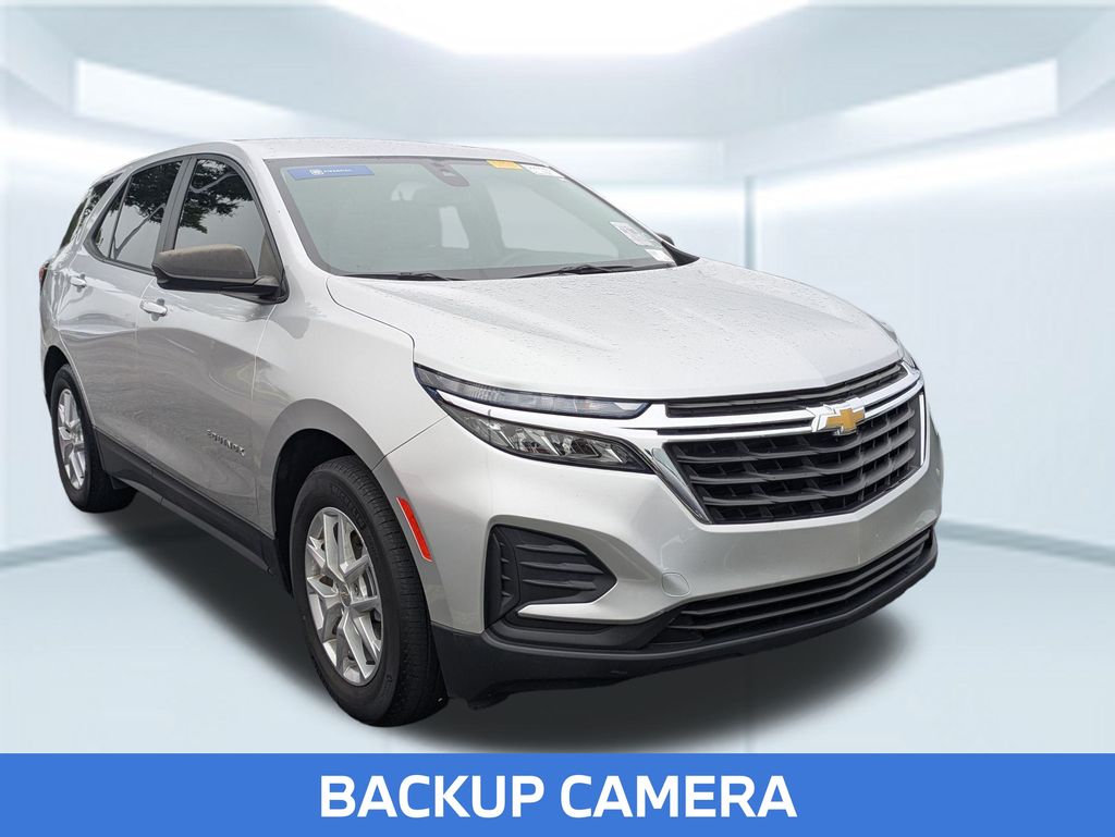2022 Chevrolet Equinox LS photo 3