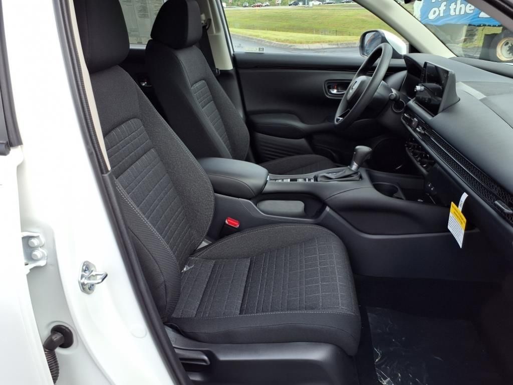 2026 Honda HR-V LX photo 14