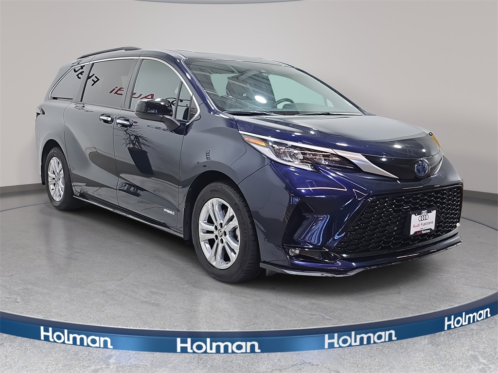 2021 Toyota Sienna XSE photo 3