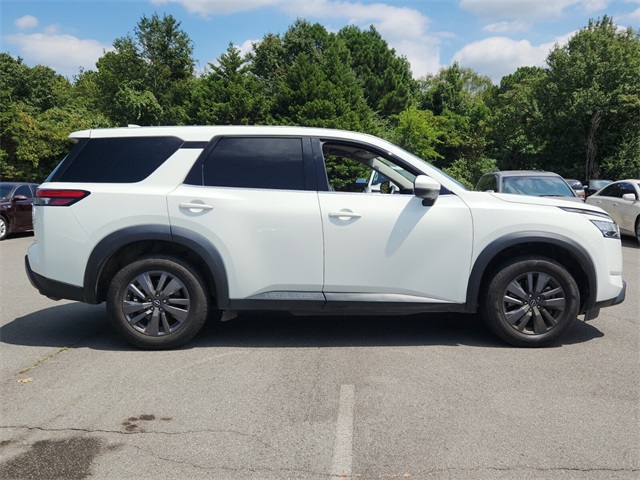 2022 Nissan Pathfinder S photo 2