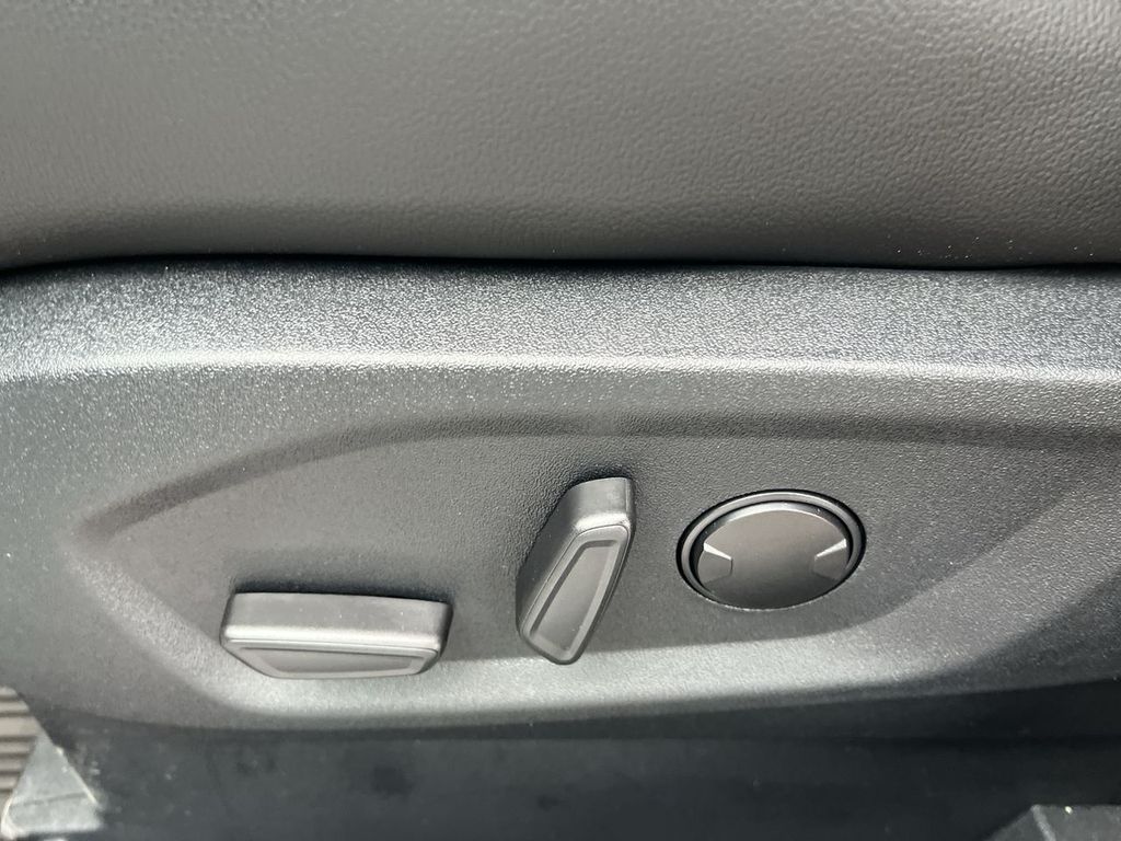 2021 Ford Edge ST photo 12