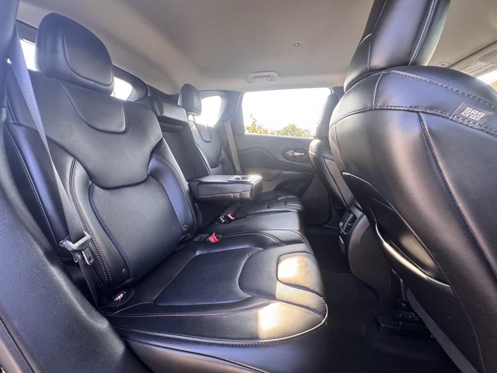 2019 Jeep Cherokee Trailhawk photo 25