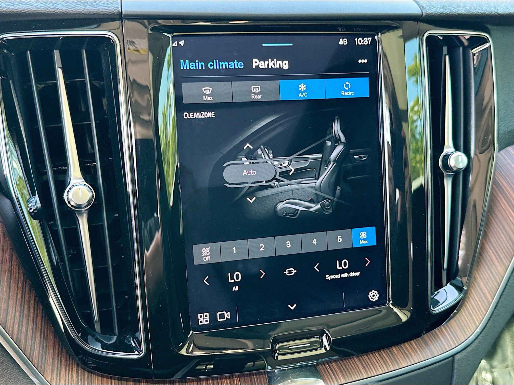 2023 Volvo XC60 Plus photo 15