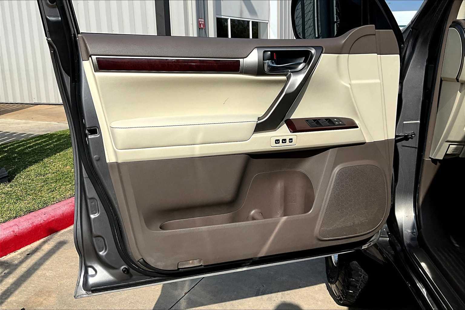 2014 Lexus GX 460 Base photo 19