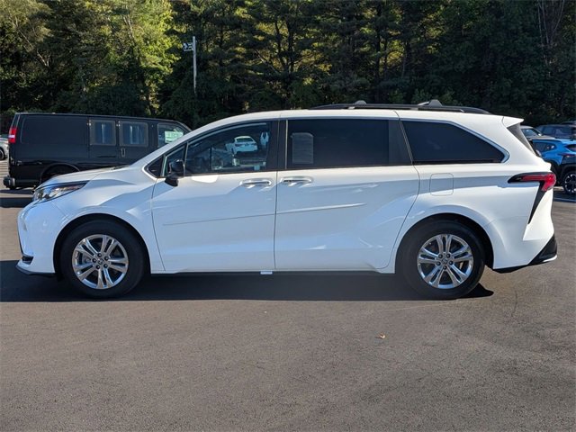 2022 Toyota Sienna XSE photo 6