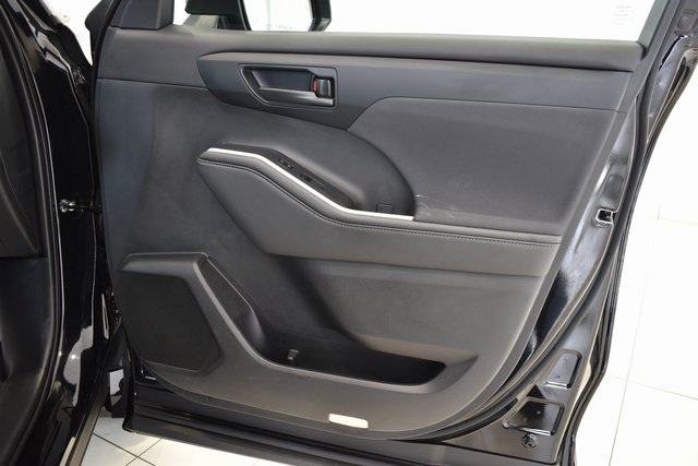 2024 Toyota Highlander LE photo 11