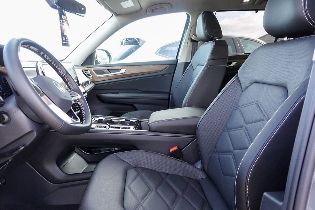 2026 Volkswagen Atlas SE Technology photo 13