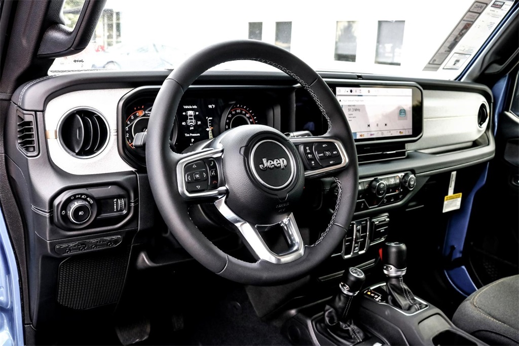 2025 Jeep Wrangler Sahara photo 10