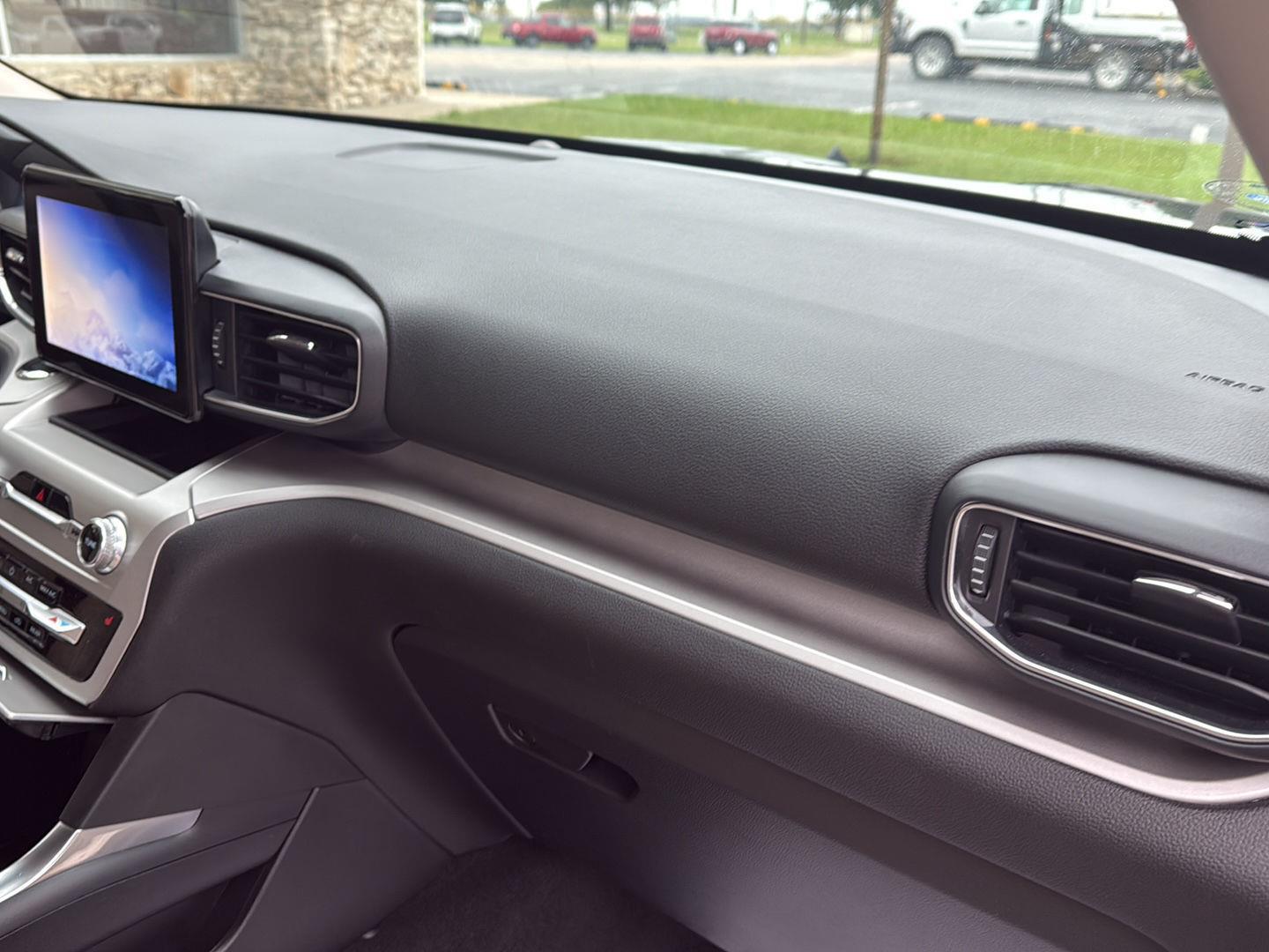 2022 Ford Explorer XLT photo 26