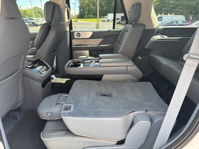 2018 Lincoln Navigator Black Label photo 22