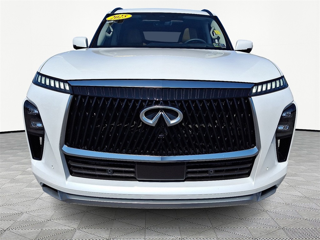 2025 Infiniti QX80 Luxe photo 2