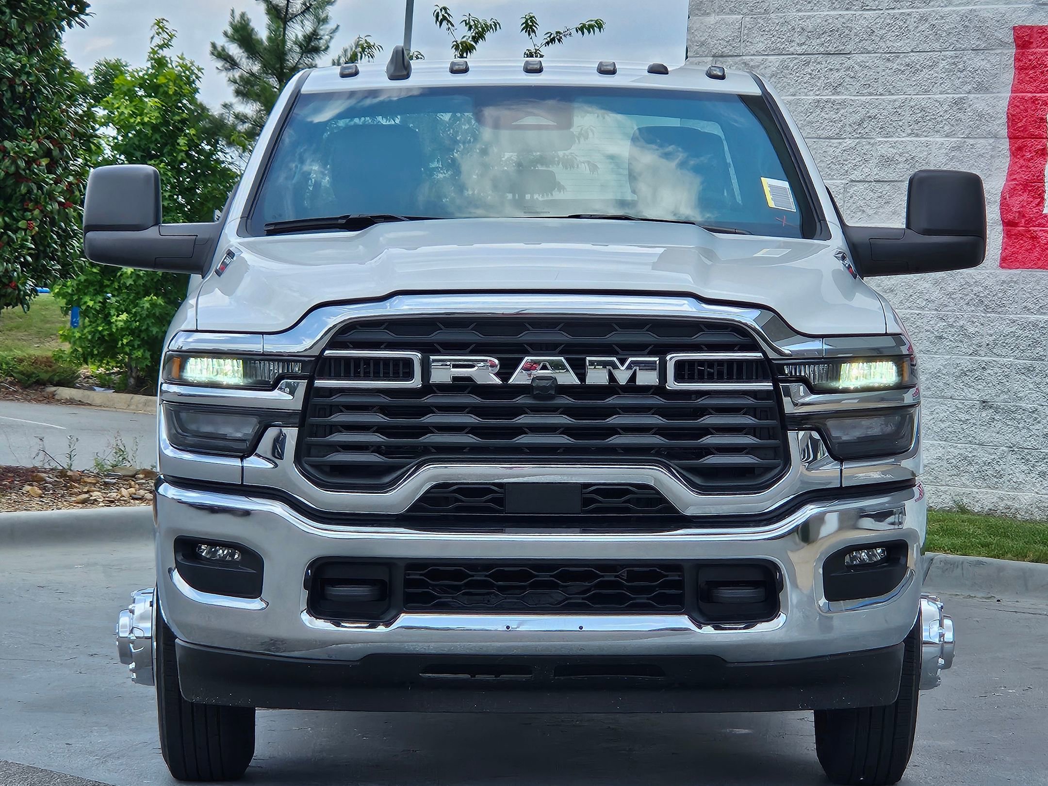2025 Ram 3500 Tradesman photo 2