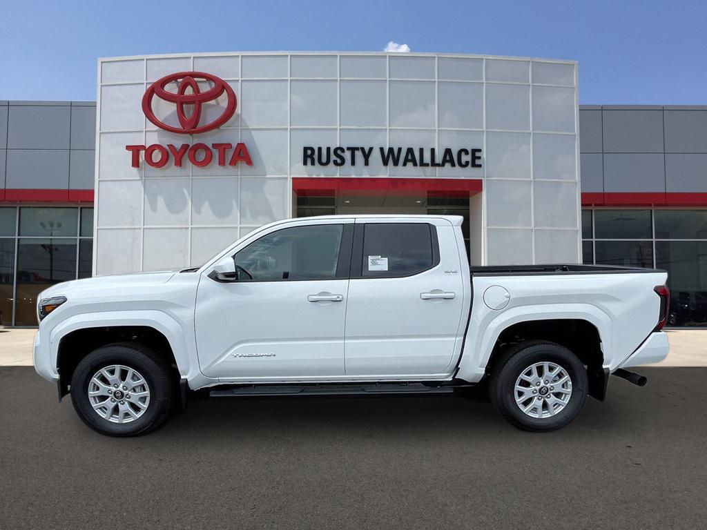 2025 Toyota Tacoma SR5's photo