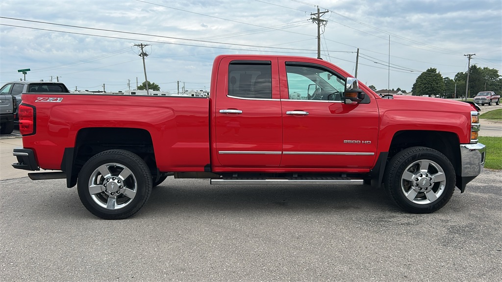 2017 Chevrolet Silverado 2500HD LTZ photo 2