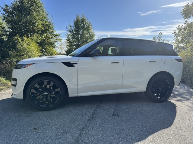 2025 Land Rover Range Rover Sport SE photo 8