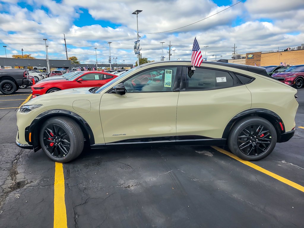 2025 Ford Mustang Mach-E Premium photo 4