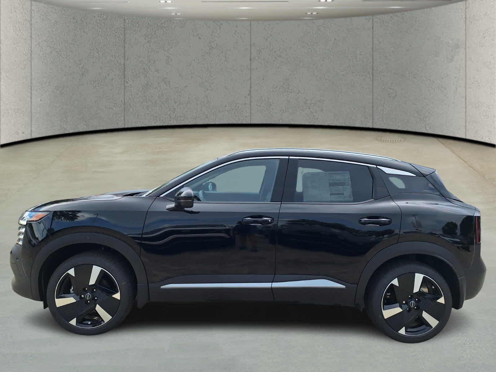 2025 Nissan Kicks SR photo 2